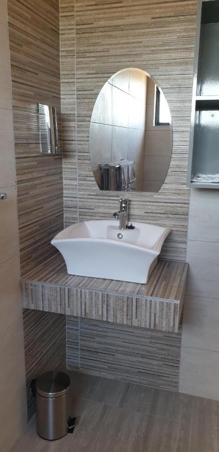 Enkhosi Guest Lodge Nhlangano Luaran gambar